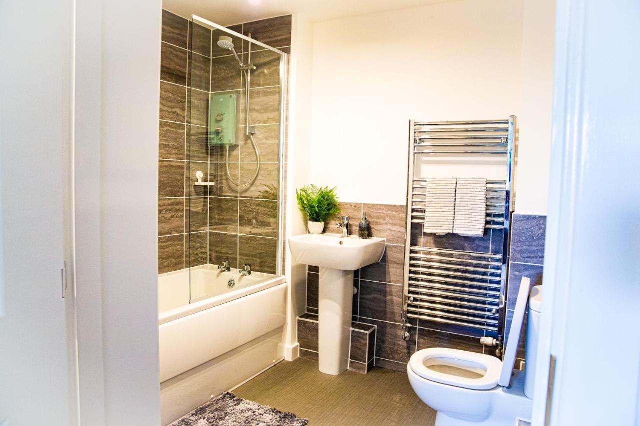 A Luxury 2 Bedroom Apartment With 2 Free Parking Chatham  Zewnętrze zdjęcie
