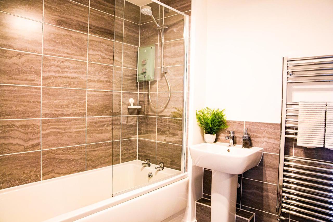 A Luxury 2 Bedroom Apartment With 2 Free Parking Chatham  Zewnętrze zdjęcie