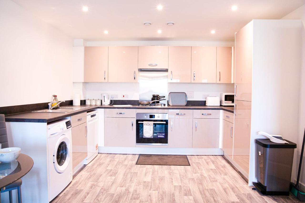 A Luxury 2 Bedroom Apartment With 2 Free Parking Chatham  Zewnętrze zdjęcie