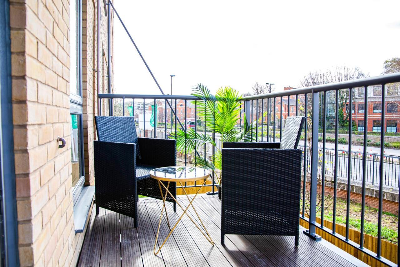 A Luxury 2 Bedroom Apartment With 2 Free Parking Chatham  Zewnętrze zdjęcie